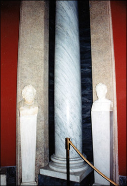 Restauri di finti marmi (Sala delle Muse - Musei Vaticani).