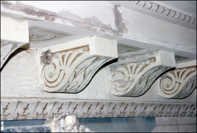 Restauro di soffitto in legno a cassettoni decorato a tempera e oro della Sala degli Imperatori del Palazzo Lateranense a Roma.